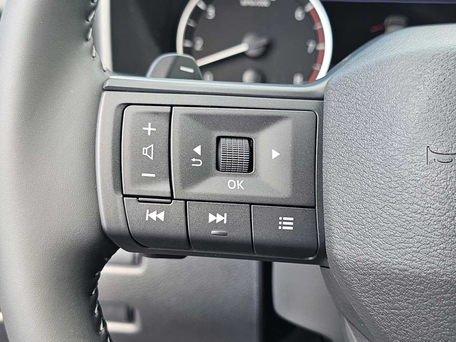 2026 Nissan Rogue SV photo 18
