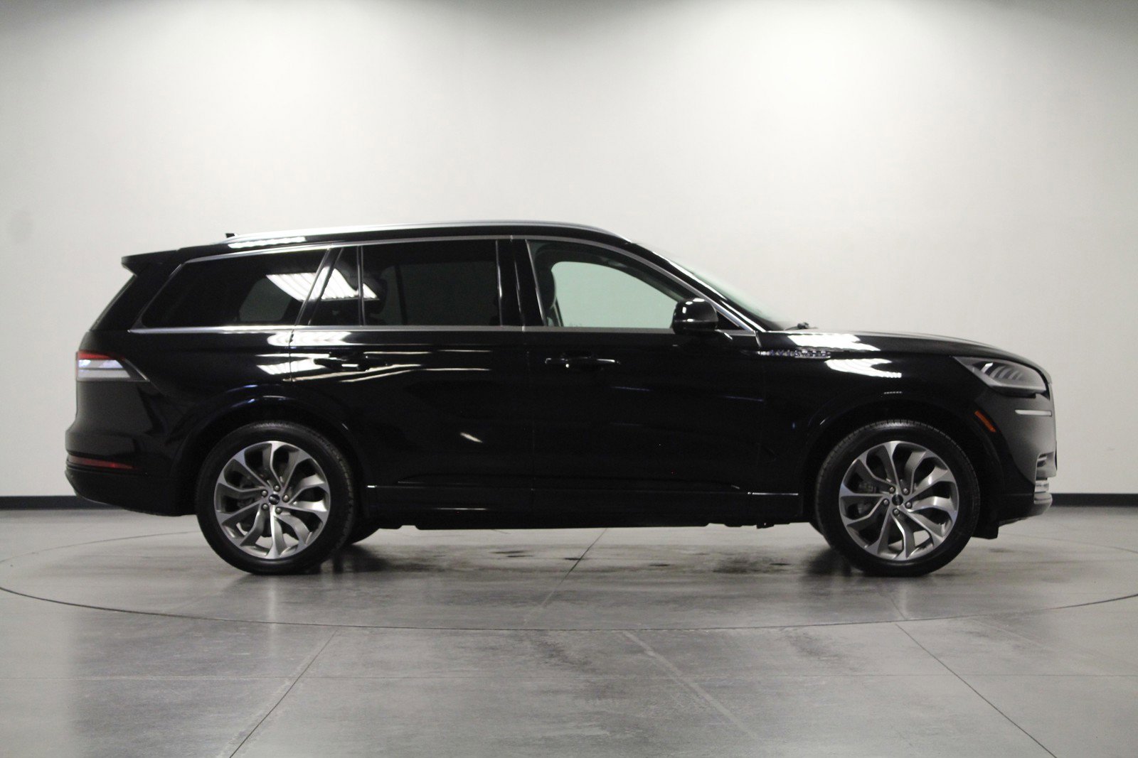 2021 Lincoln Aviator Grand Touring photo 2