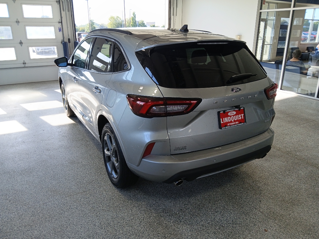 2023 Ford Escape ST-Line photo 6