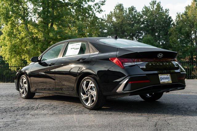 2025 Hyundai Elantra Limited photo 4