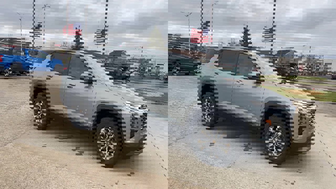 2026 Chevrolet Equinox LT photo 2