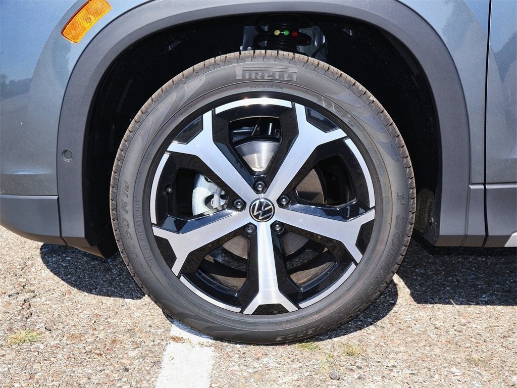 2025 Volkswagen Tiguan SE photo 8