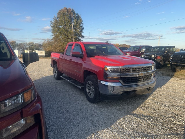 2017 Chevrolet Silverado 1500 LT photo 2