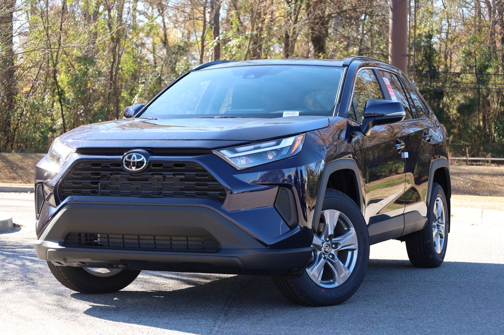 2025 Toyota RAV4 XLE's photo