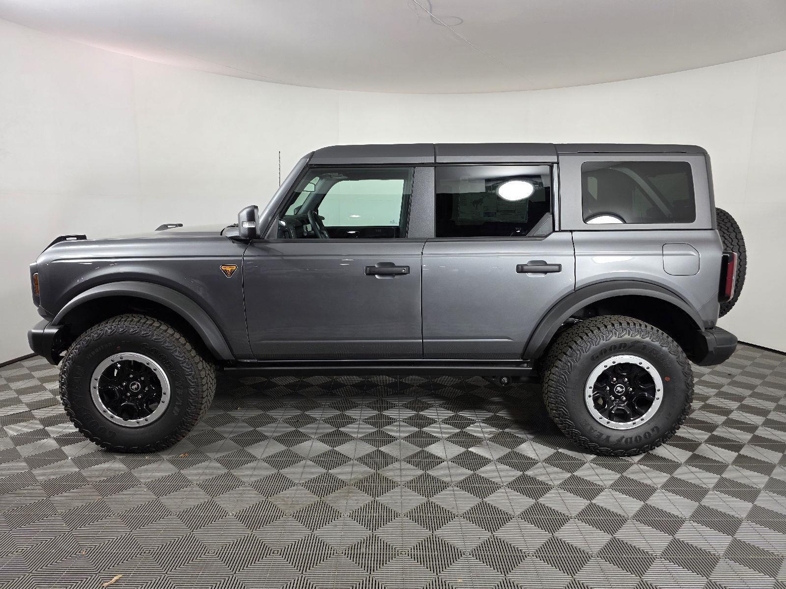 2025 Ford Bronco Badlands photo 2