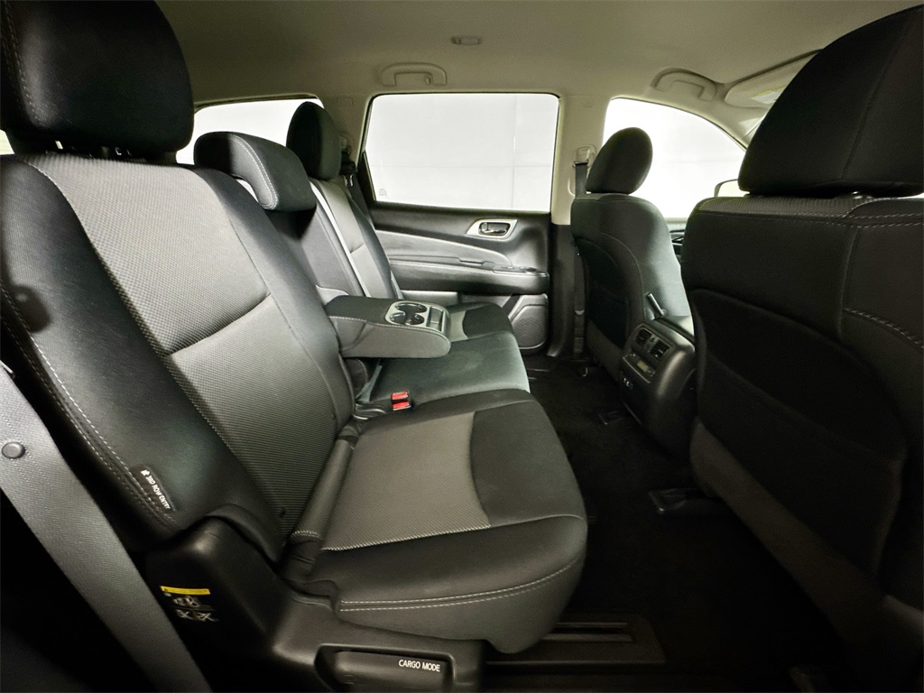 2019 Nissan Pathfinder SV photo 17