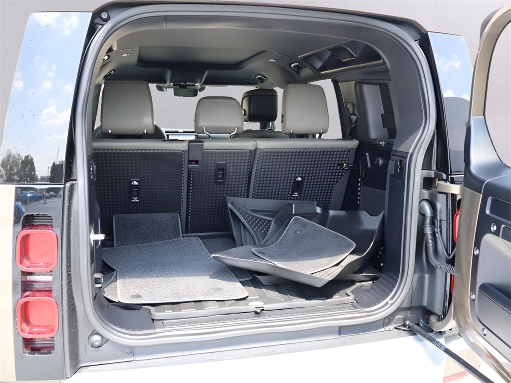 2022 Land Rover Defender 110 XS Edition photo 33