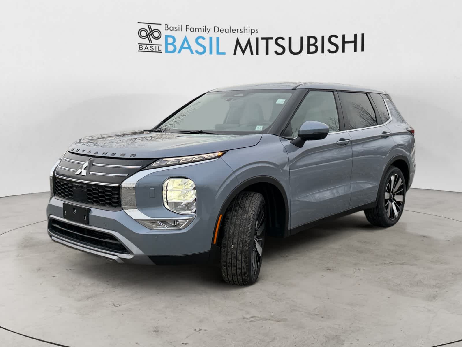 2025 Mitsubishi Outlander SE's photo