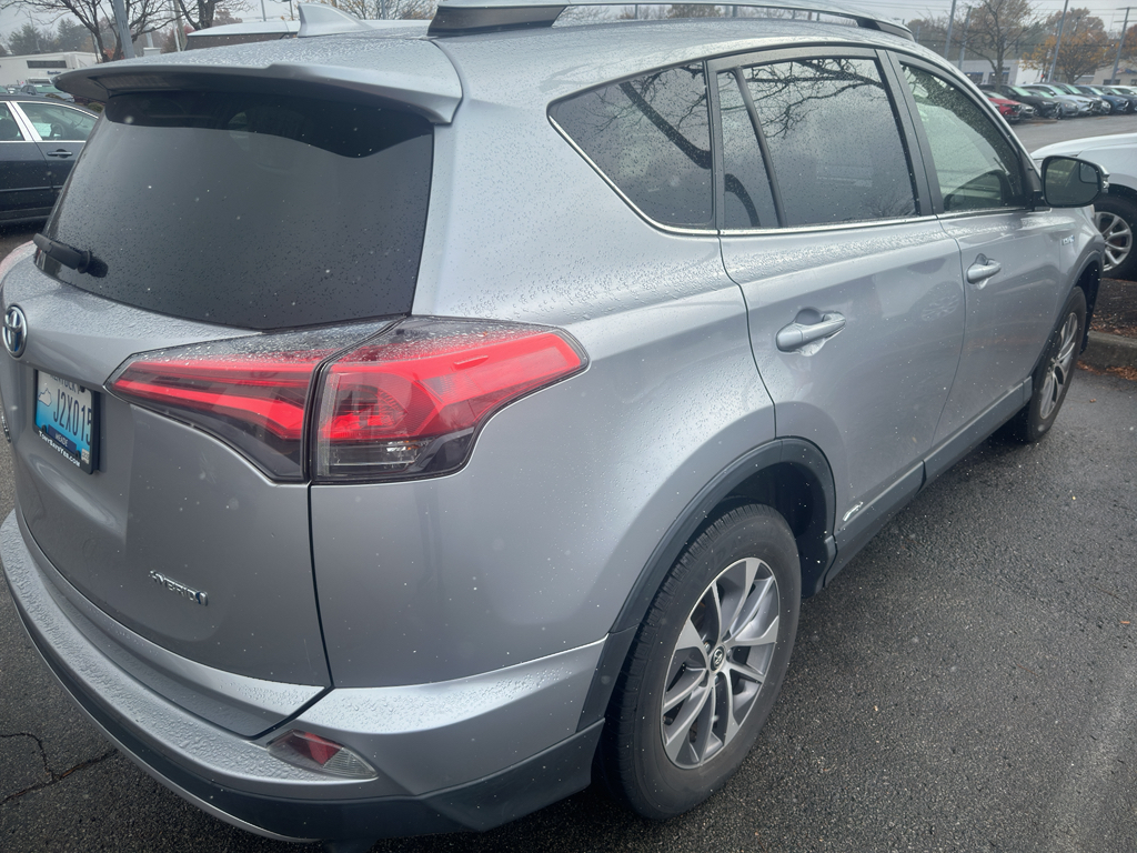 2018 Toyota RAV4 Hybrid LE photo 2