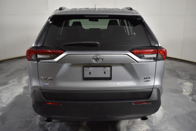 2021 Toyota RAV4 XLE photo 3