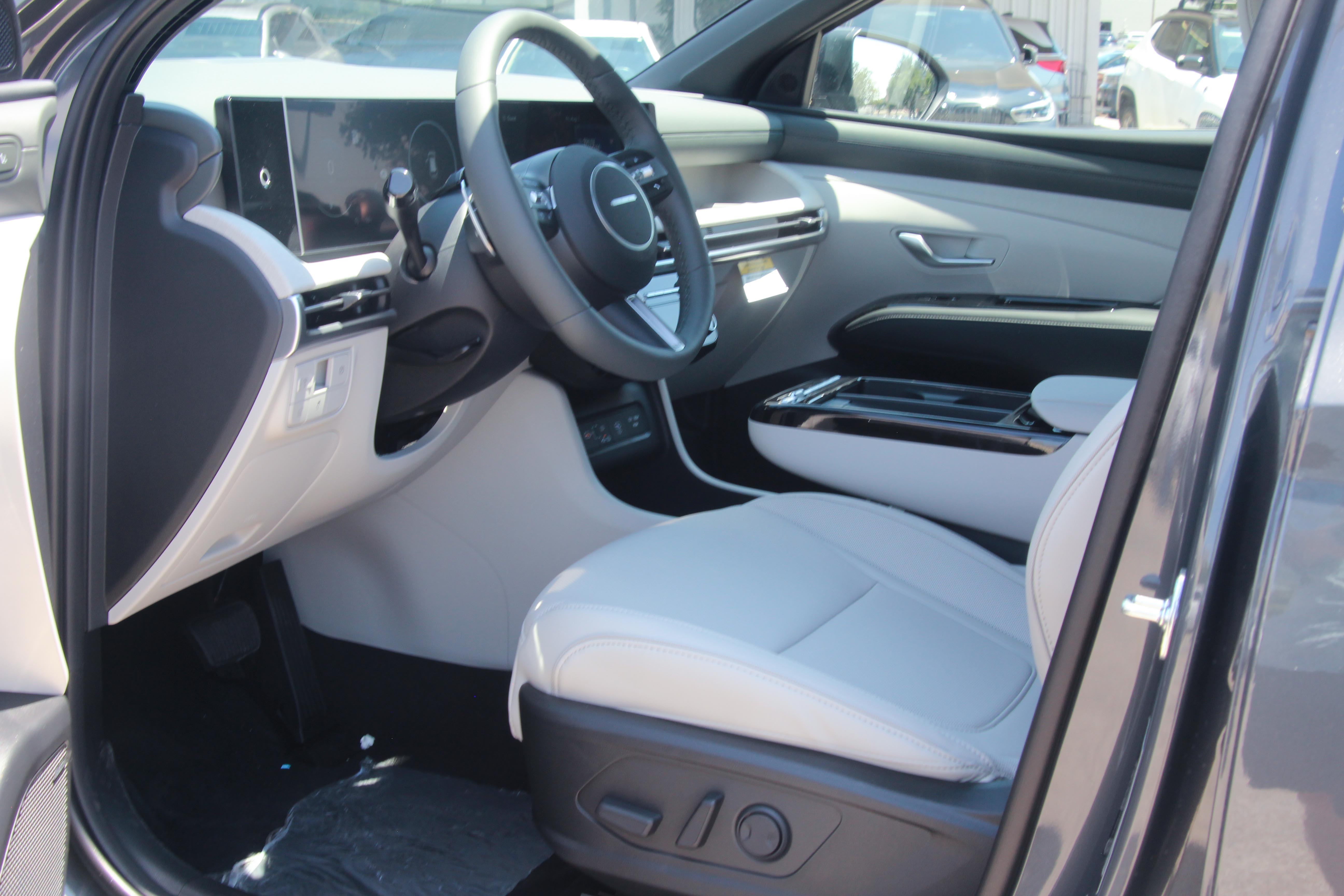 2025 Hyundai Tucson Limited photo 3