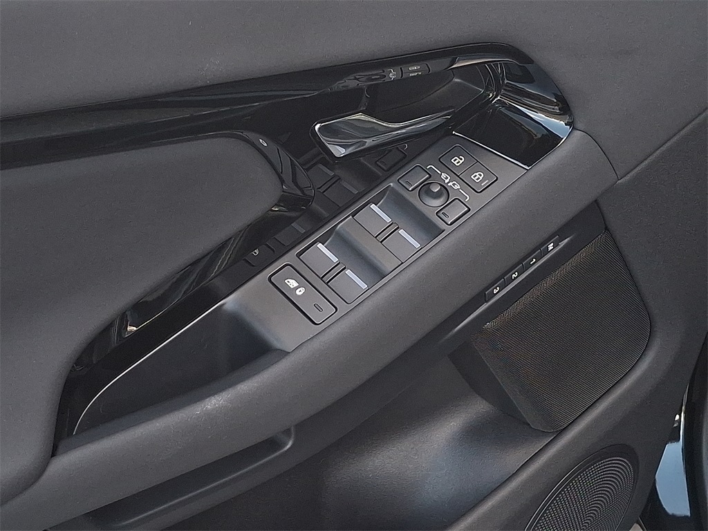2024 Land Rover Range Rover Evoque S photo 12