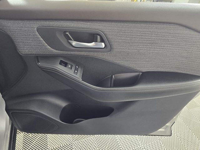 2023 Nissan Rogue SV photo 4