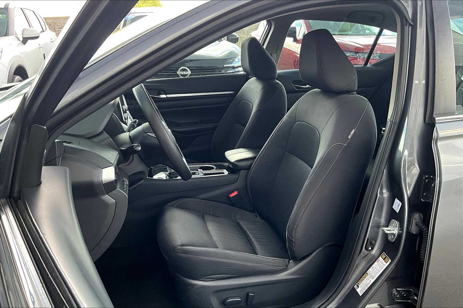 2022 Nissan Altima 2.5 SV photo 7