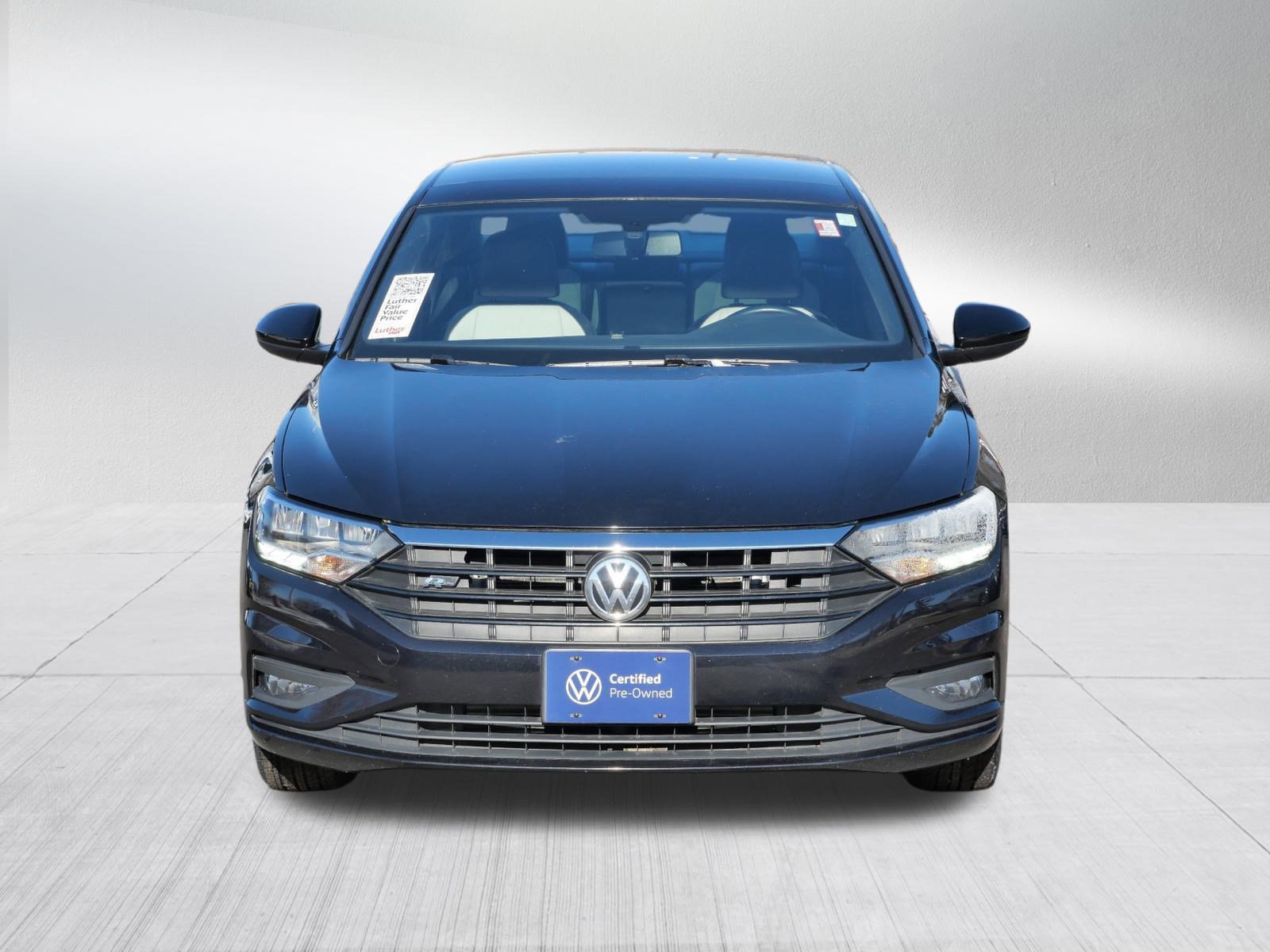 2019 Volkswagen Jetta SE R-Line photo 2