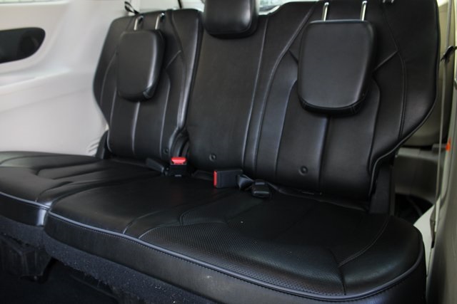 2019 Chrysler Pacifica Limited photo 3