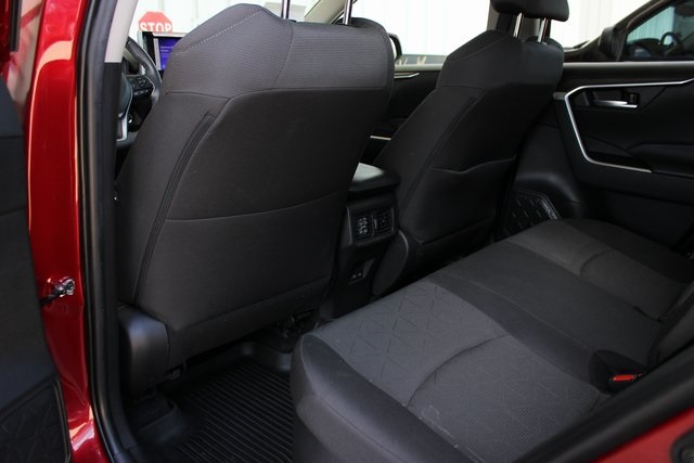 2024 Toyota RAV4 Hybrid XLE photo 33