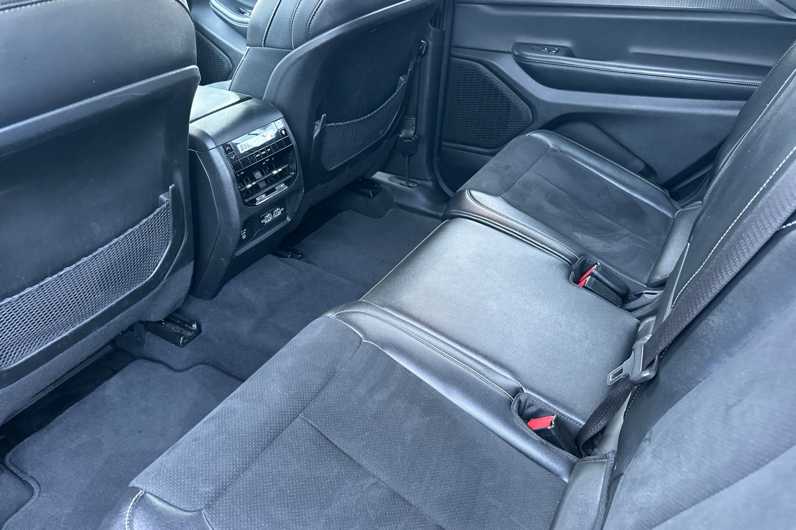 2024 Jeep Grand Cherokee Altitude photo 11