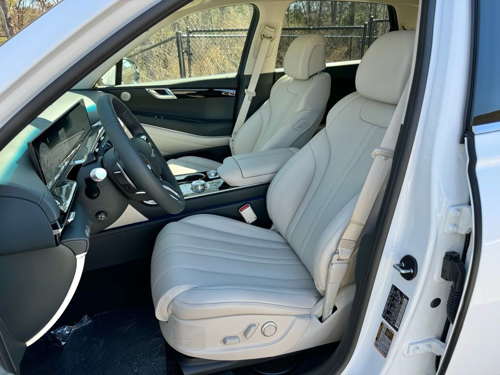 2025 Genesis GV80 2.5T AWD photo 12