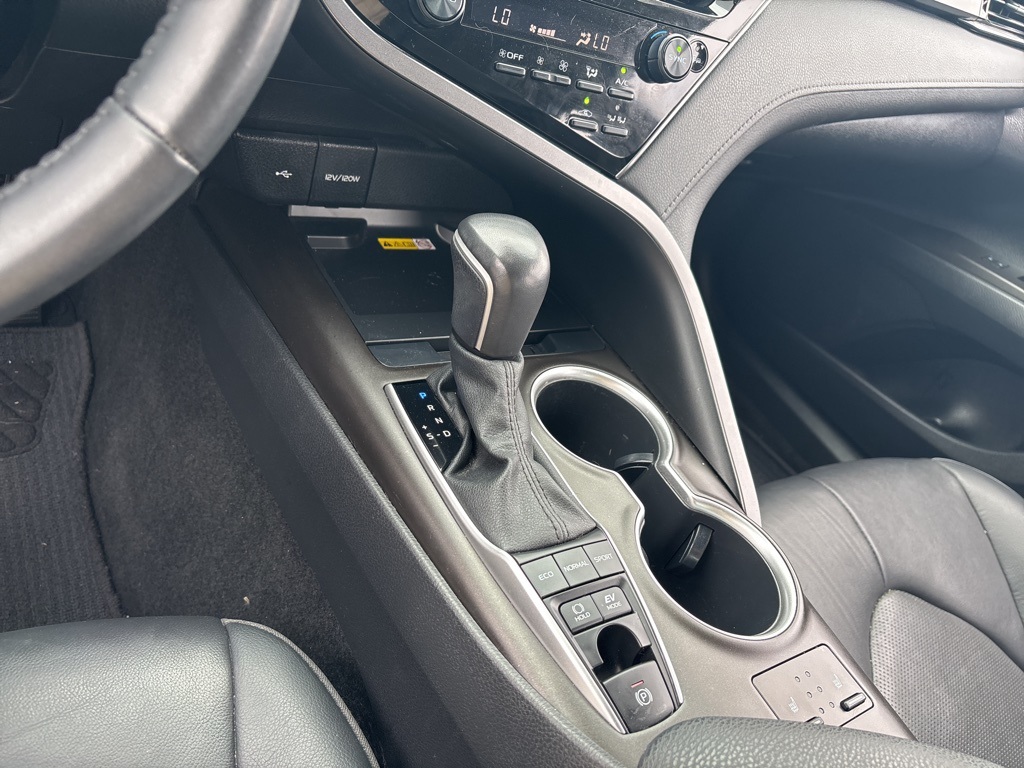 2023 Toyota Camry Hybrid XLE photo 16