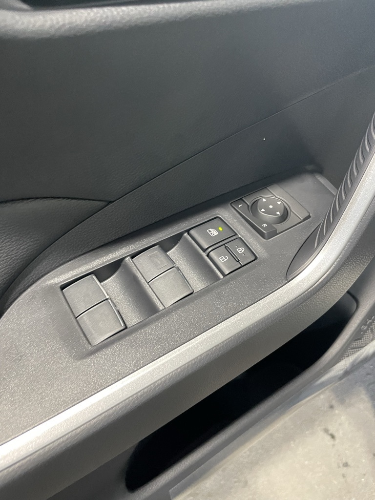 2024 Toyota RAV4 Hybrid SE photo 31