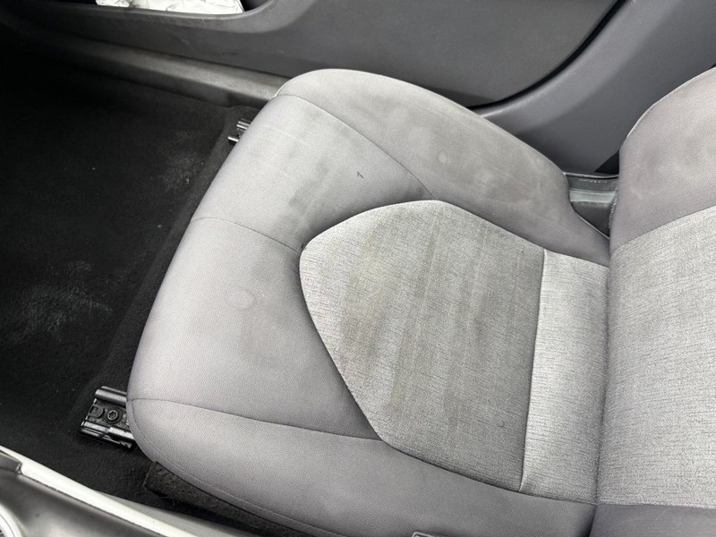 2023 Toyota Camry Hybrid LE photo 25