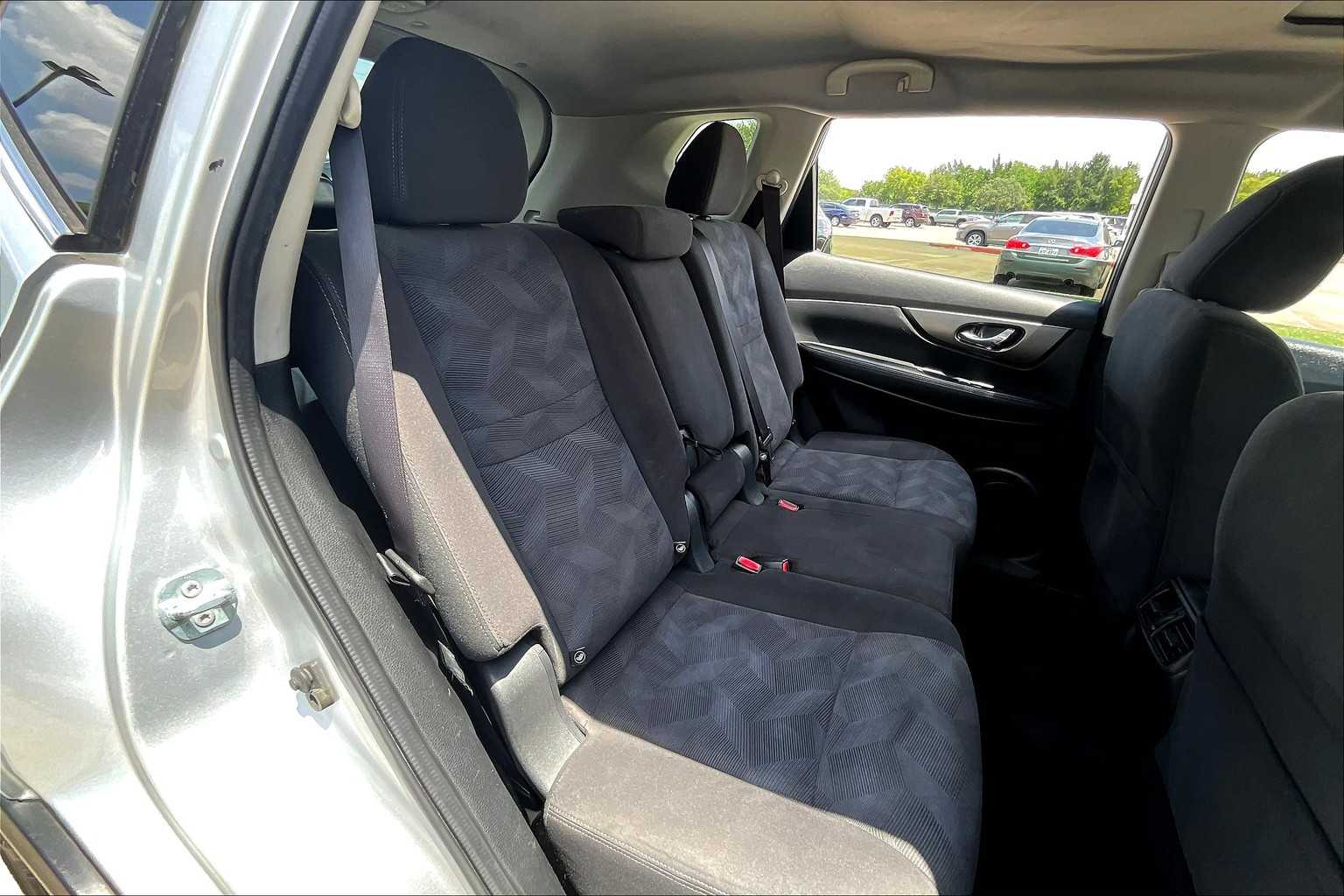 2016 Nissan Rogue SV photo 20