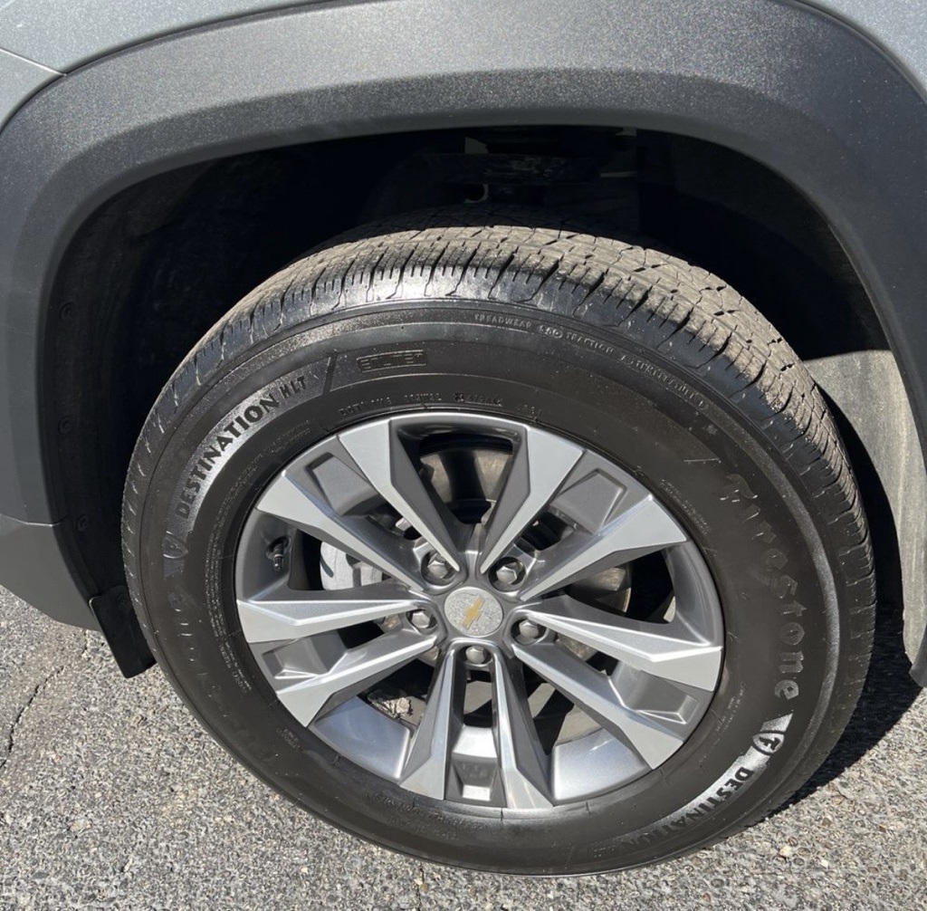 2025 Chevrolet Equinox LT photo 3