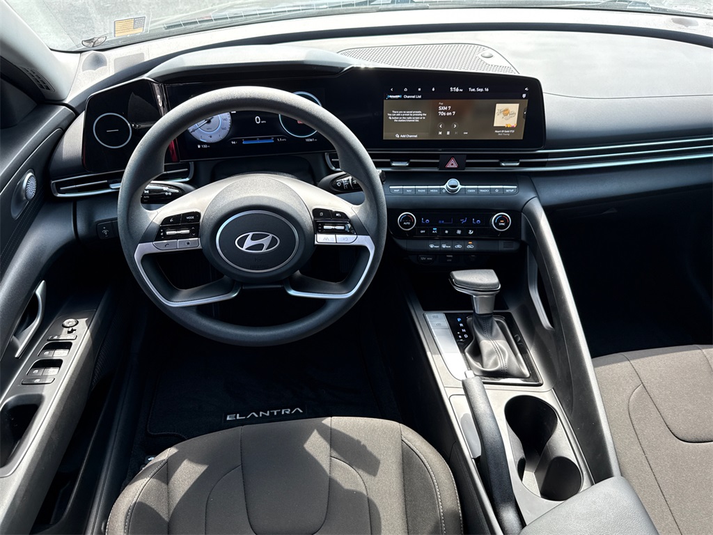 2024 Hyundai Elantra SEL photo 22