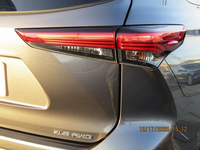 Image of Pre-Owned 2022 Toyota Highlander XLE 4D Sport Utility AWD