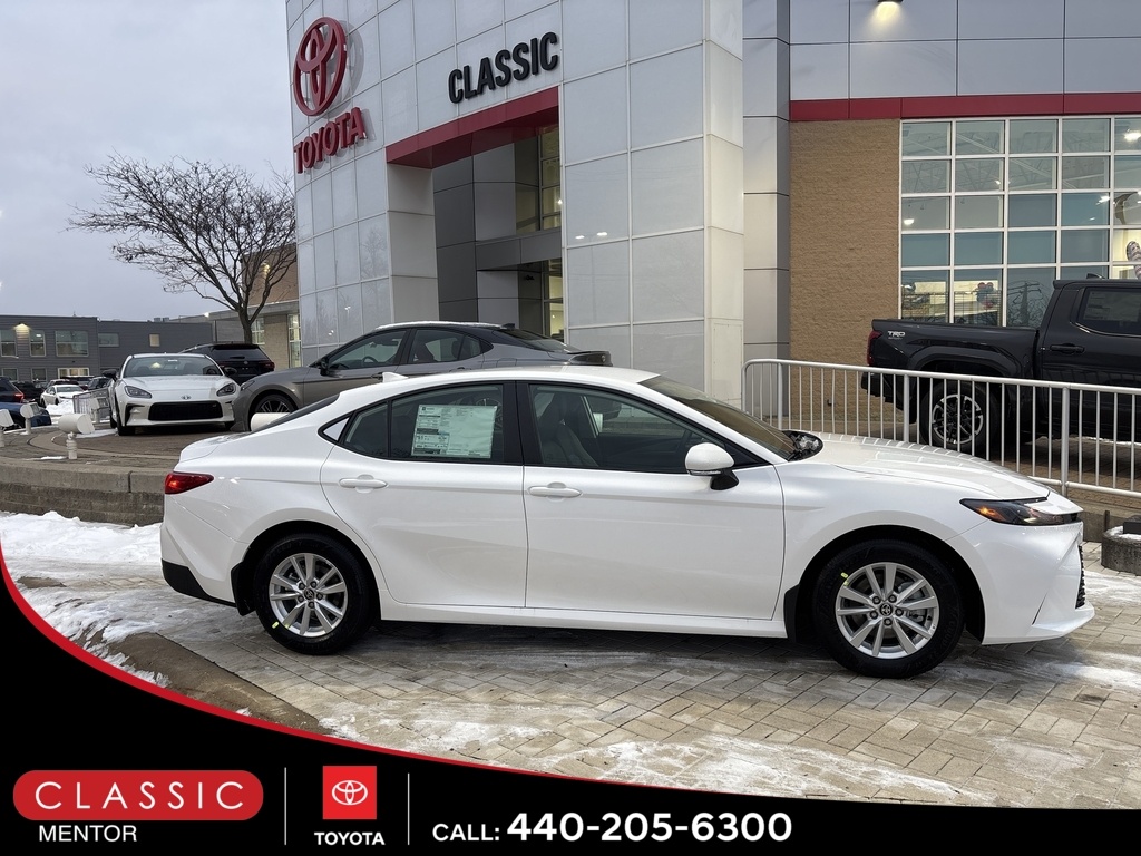 2026 Toyota Camry LE's photo