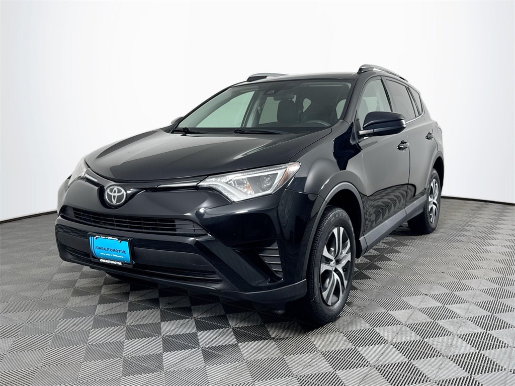 2017 Toyota RAV4 LE's photo