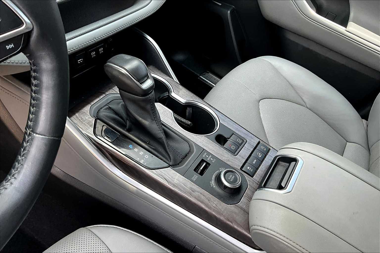 2021 Toyota Highlander Platinum photo 16