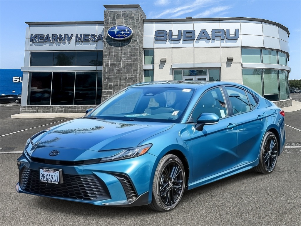 2025 Toyota Camry SE photo 3