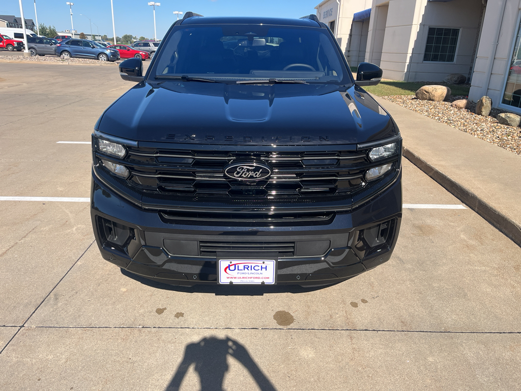 2025 Ford Expedition Platinum MAX photo 2