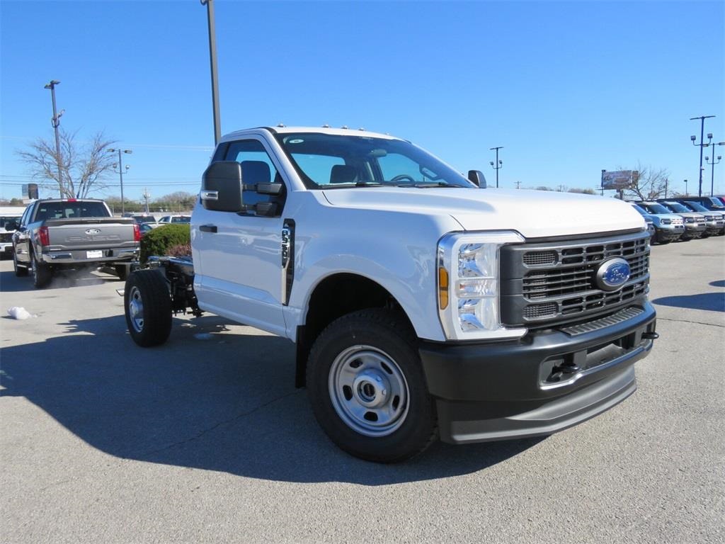 2025 Ford F-350 XL photo 2