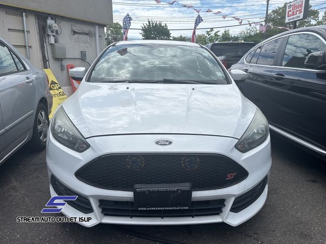 2015 Ford Focus ST photo 2