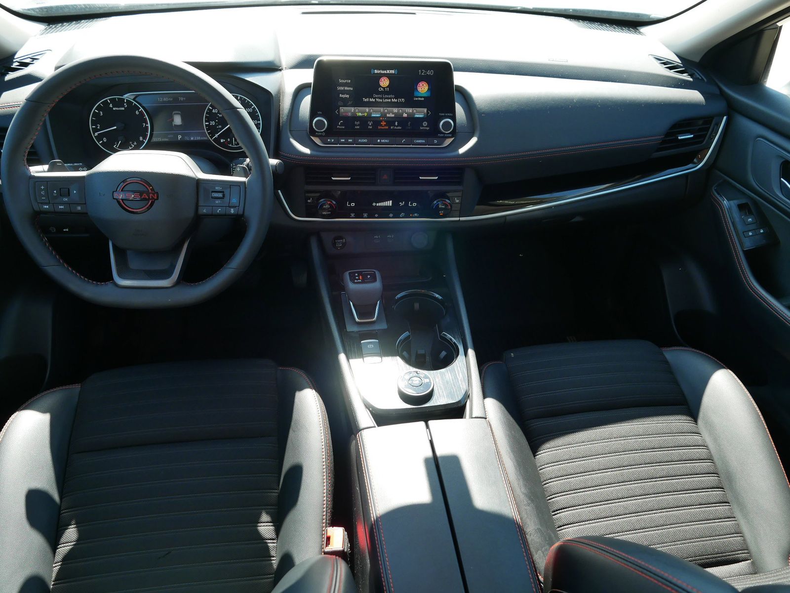 2025 Nissan Rogue SV photo 17