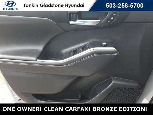 2022 Toyota Highlander Hybrid Bronze Edition photo 8