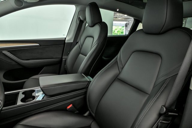 2024 Tesla Model Y Long Range photo 12