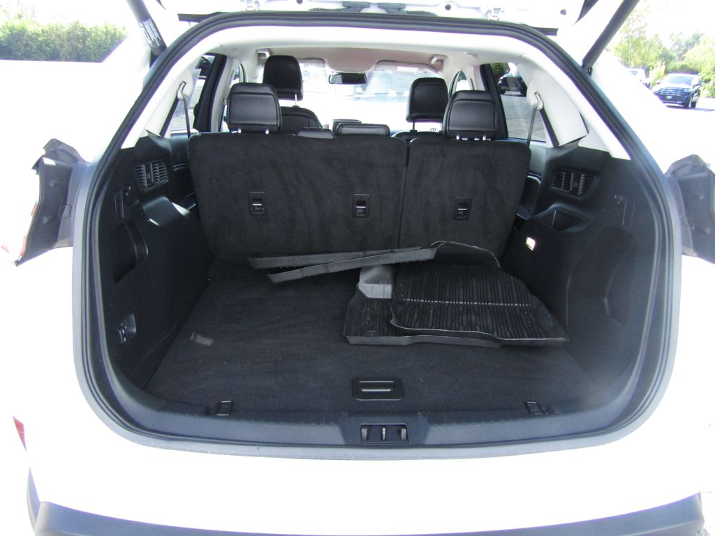 2022 Ford Edge SEL photo 5