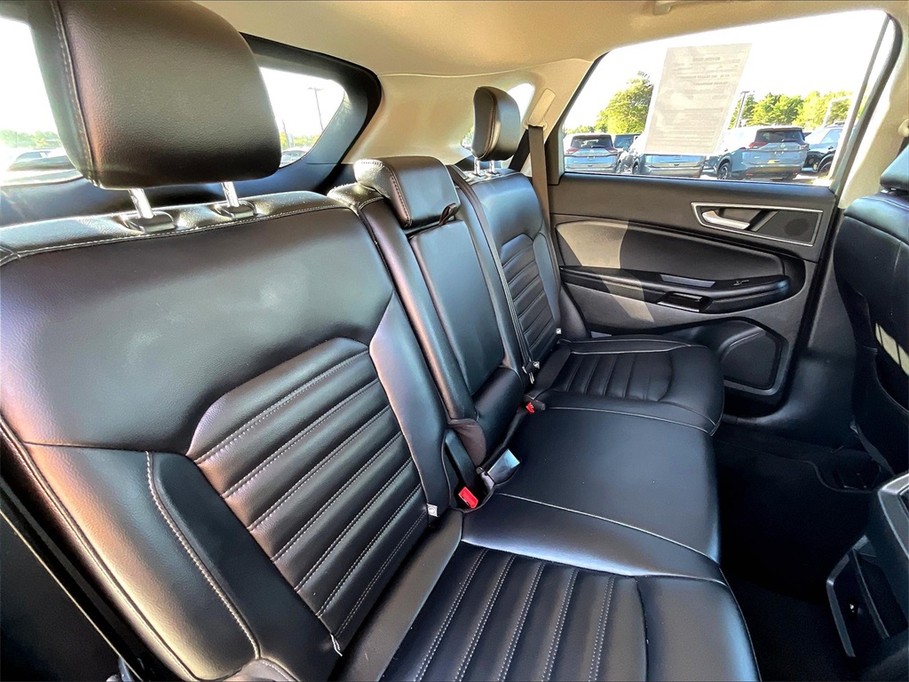 2022 Ford Edge SEL photo 15