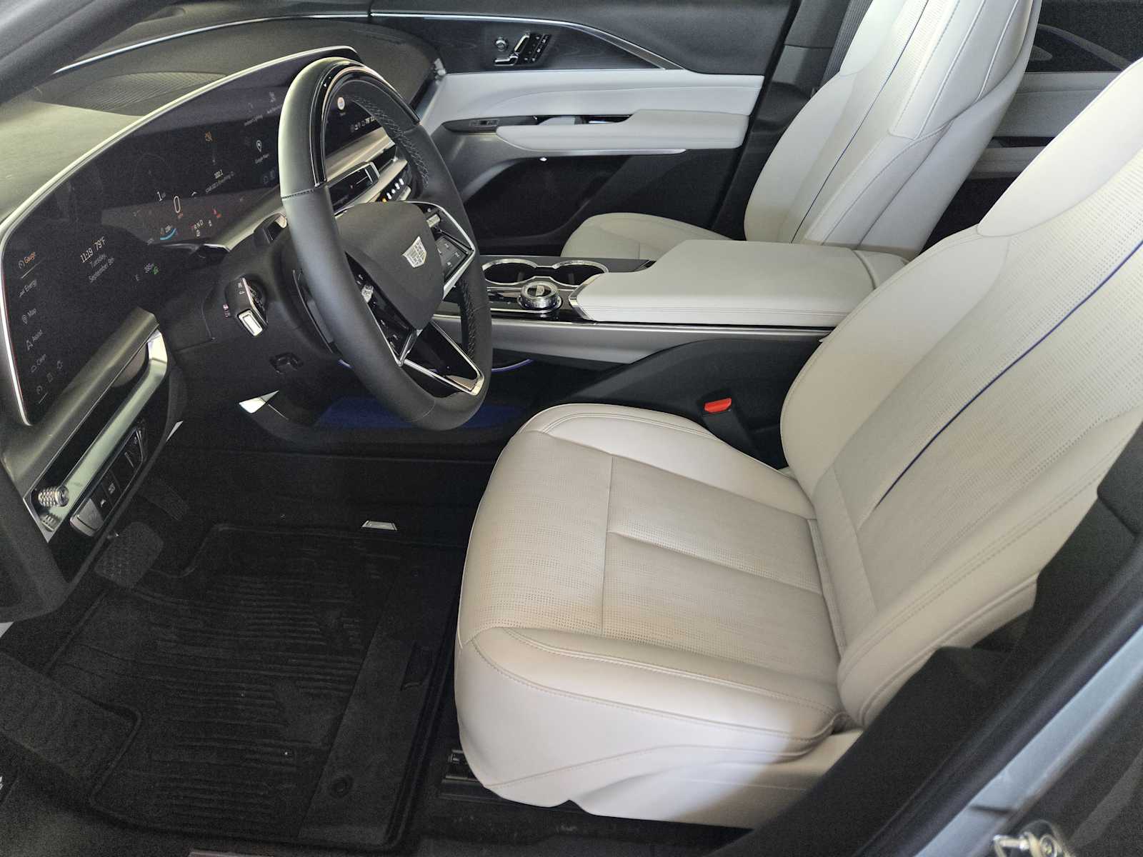 2025 Cadillac Lyriq Luxury photo 8