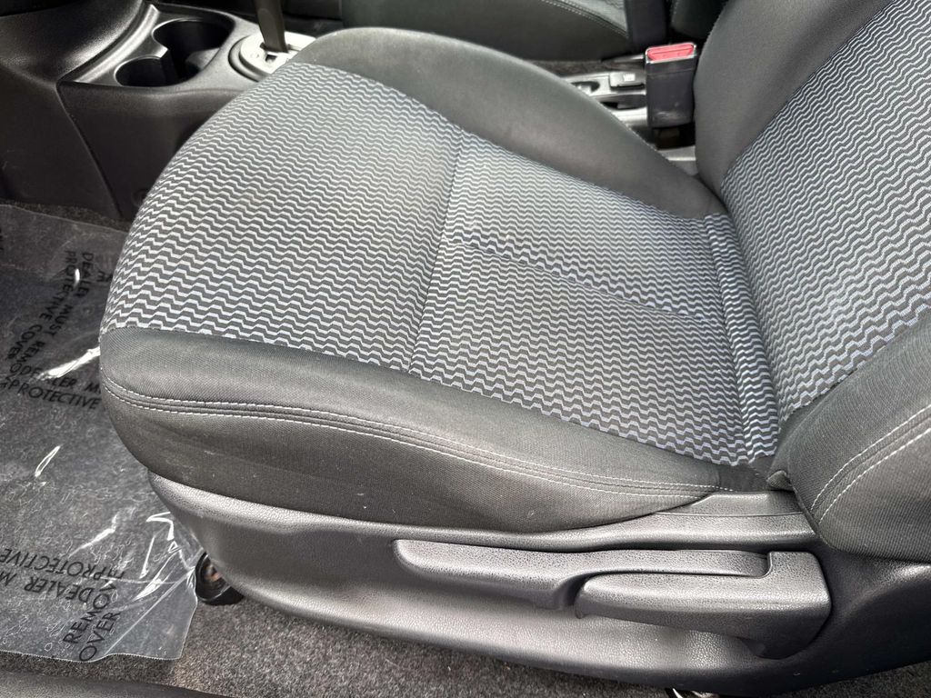 2016 Nissan Versa Note SV photo 22