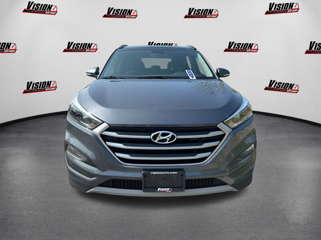 2017 Hyundai Tucson Value photo 2