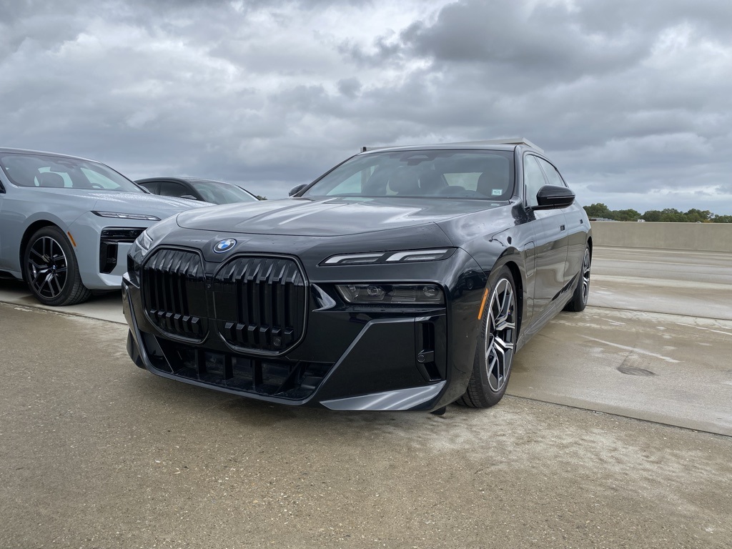 2025 BMW 7 Series 750e's photo