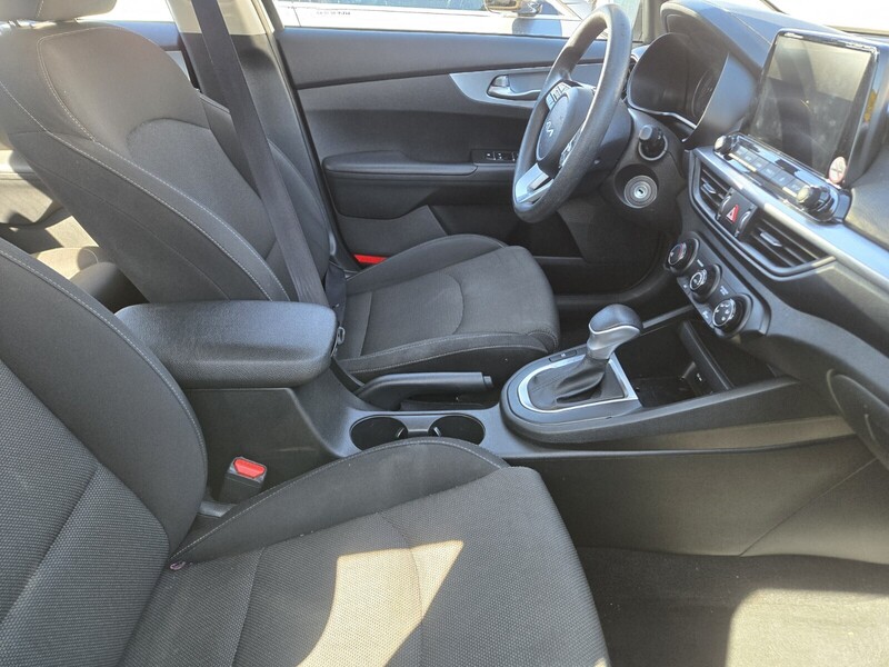 2023 Kia Forte LXS photo 4