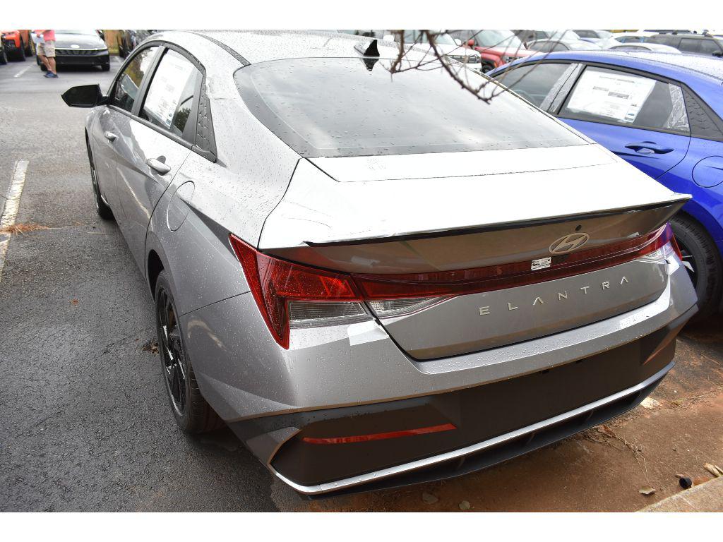 2026 Hyundai Elantra SEL Sport photo 4