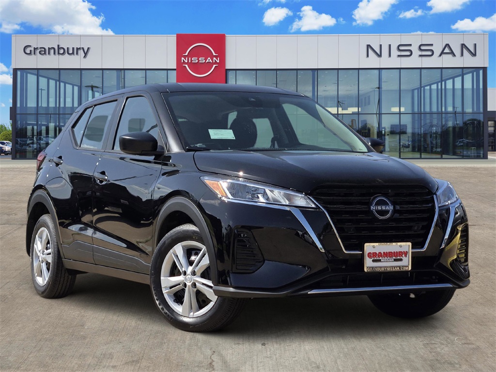 2025 Nissan KICKS PLAY Base's photo