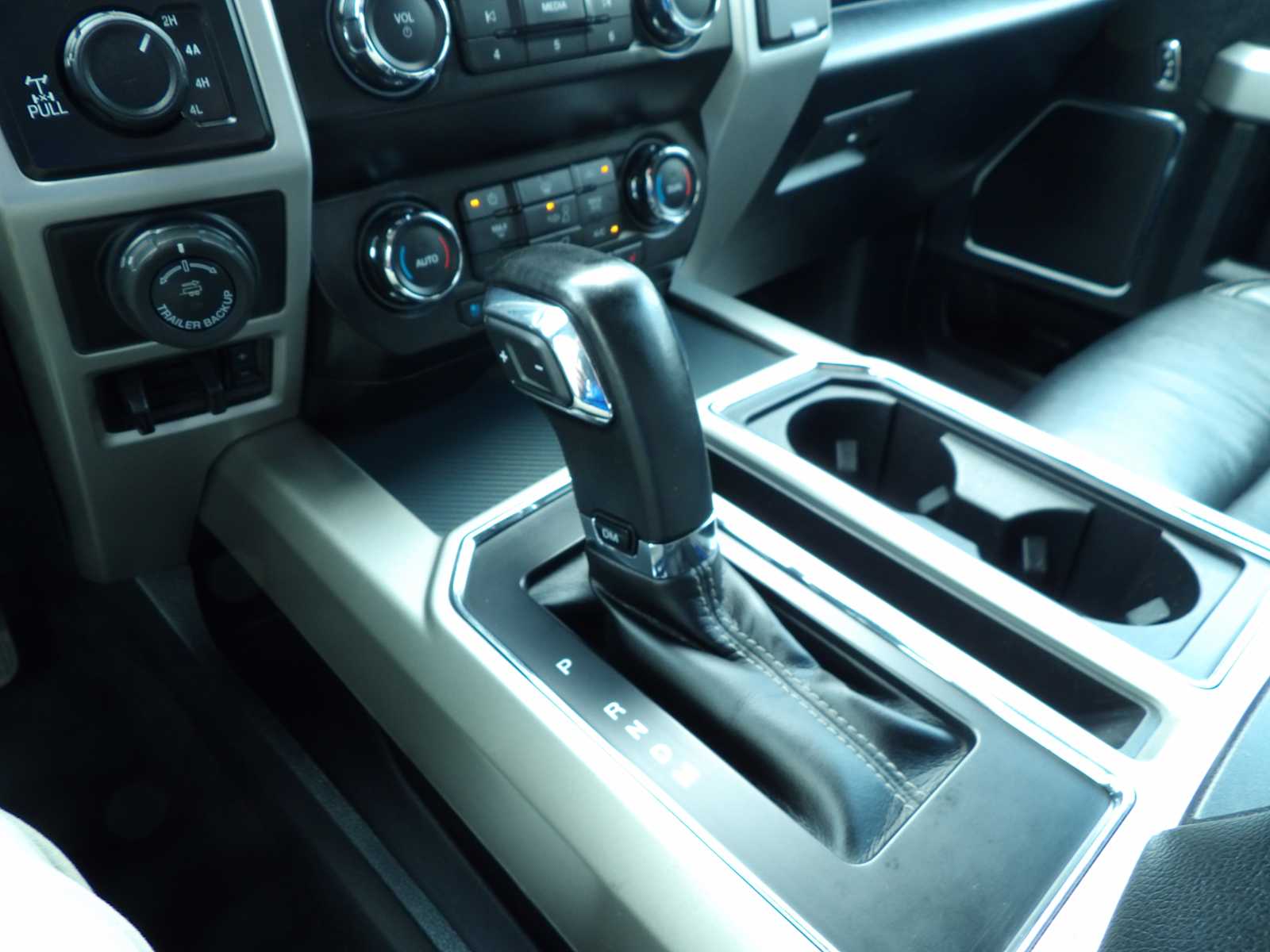 2020 Ford F-150 Lariat photo 26